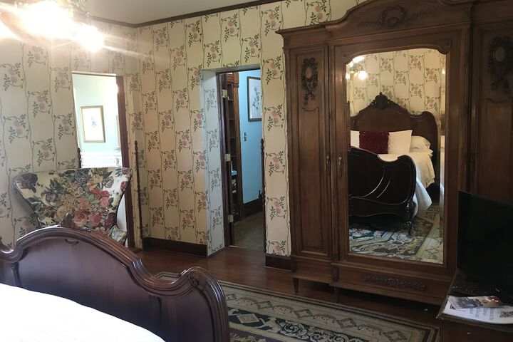 Room 9 of 83