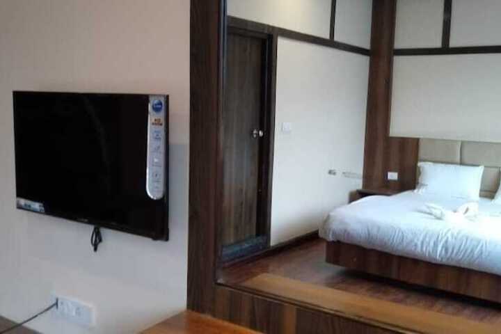 Room 15 of 37
