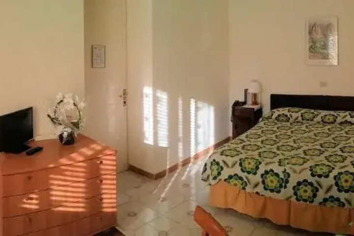 Room 9 of 11