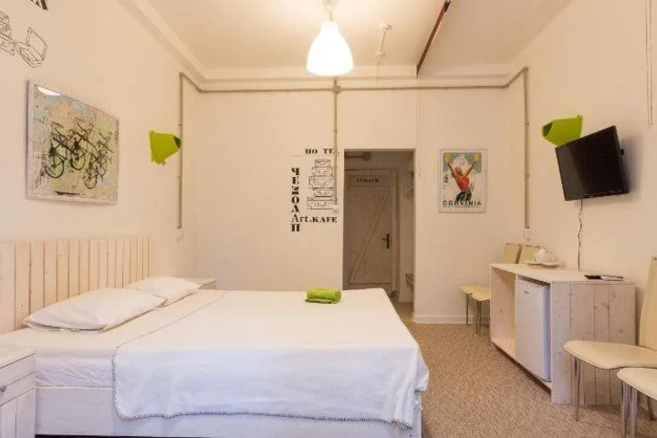 Room 3 of 18