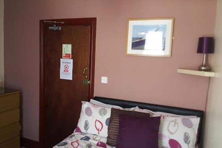 Room 4 of 6