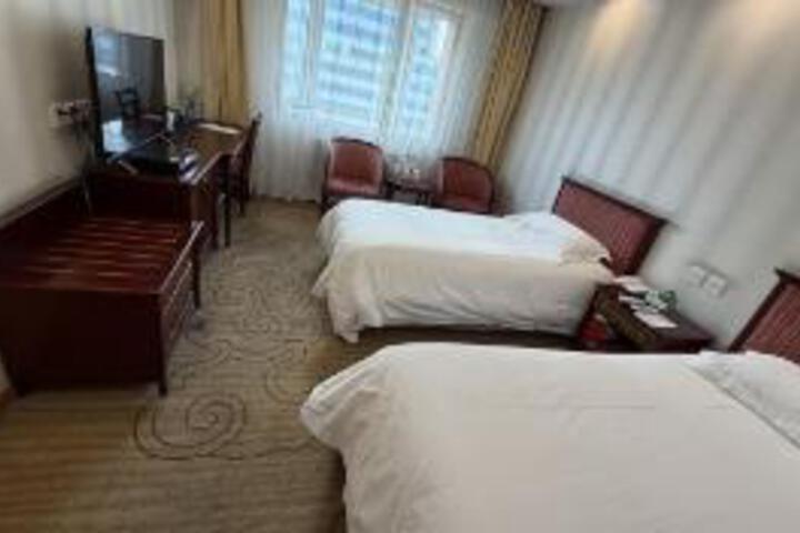 Room 10 of 11