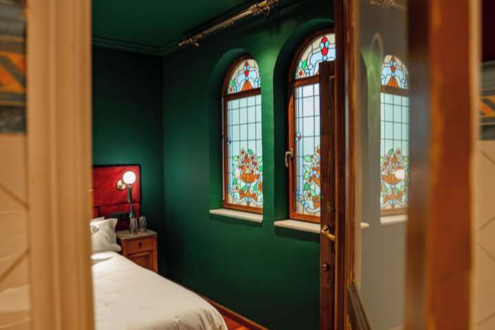Room 6 of 43