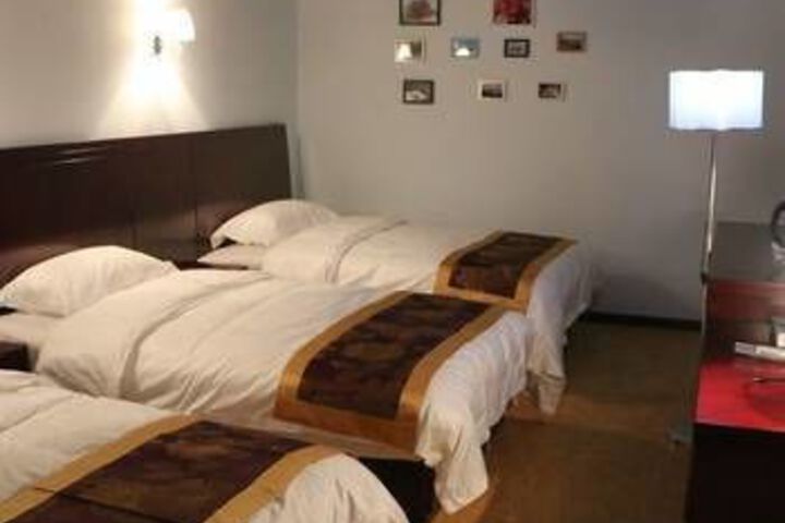 Room 6 of 10