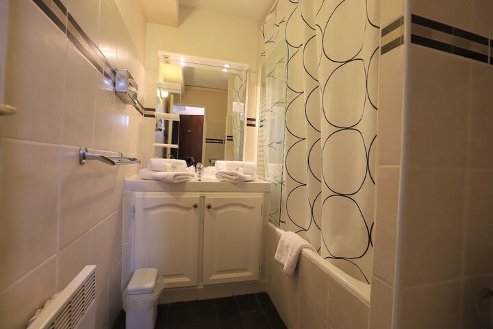Room 26 of 46