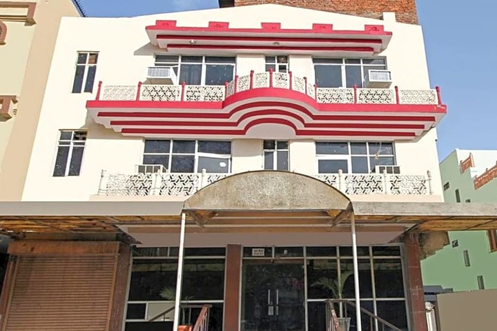 Hotel Apoorva DLX