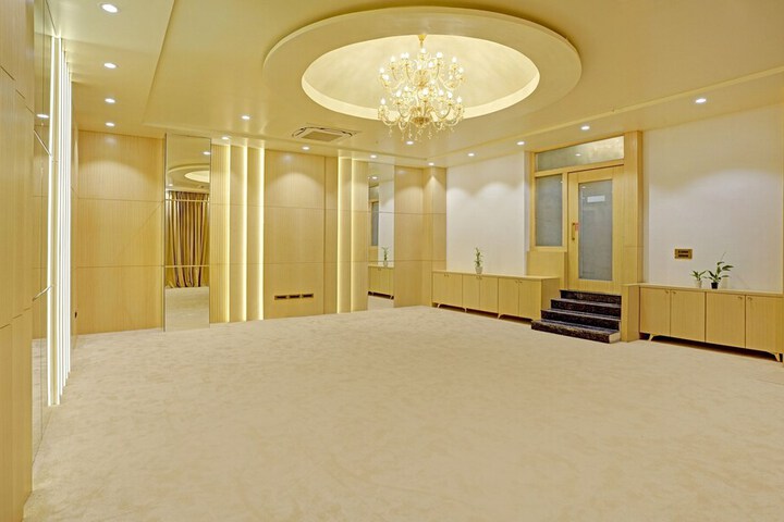 Ballroom/Hall 46 of 53