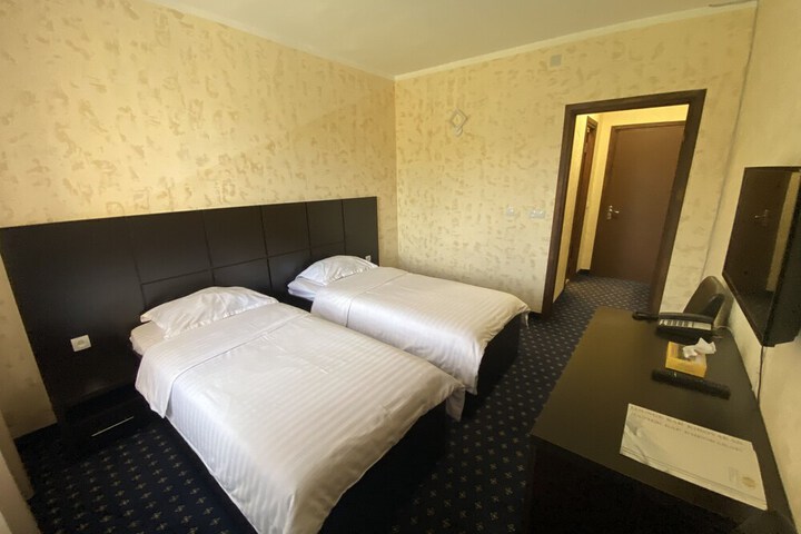 Room 17 of 32