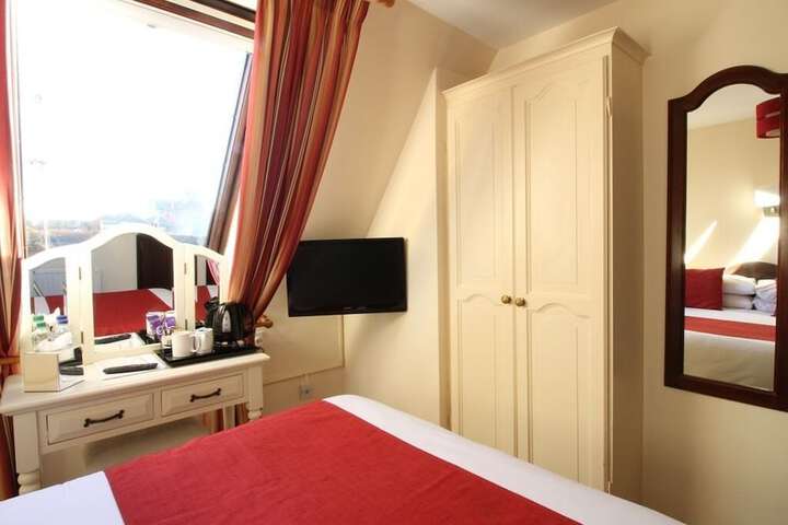 Room 67 of 140