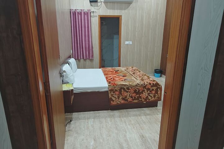 Room 7 of 28