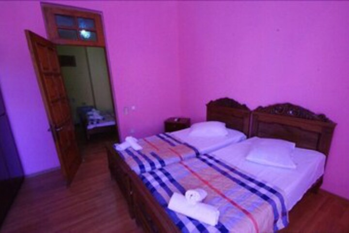Room 12 of 42