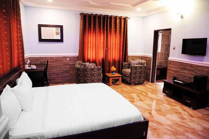Room 28 of 39