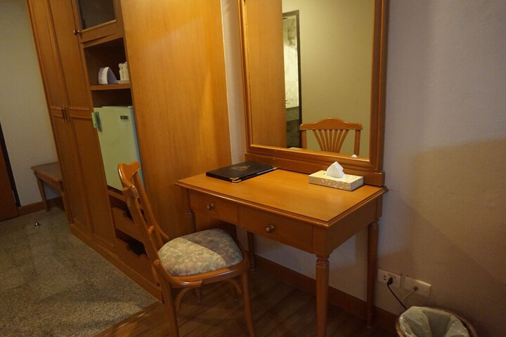 Room 16 of 36