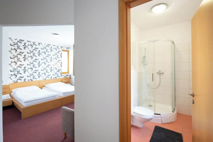 Room 52 of 140
