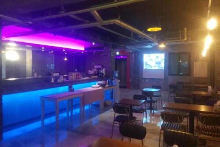 Lounge 10 of 53