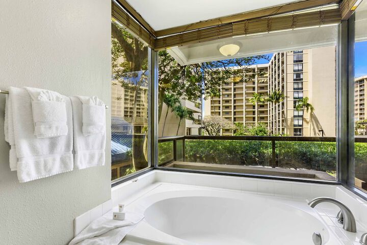 Jetted tub