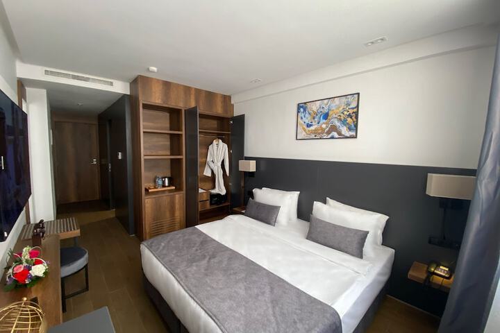 Room 3 of 25