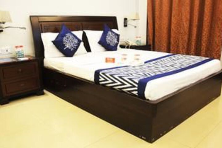 OYO Premium DLF Phase 2