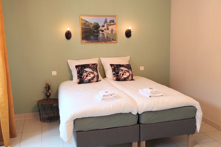 Room 4 of 23