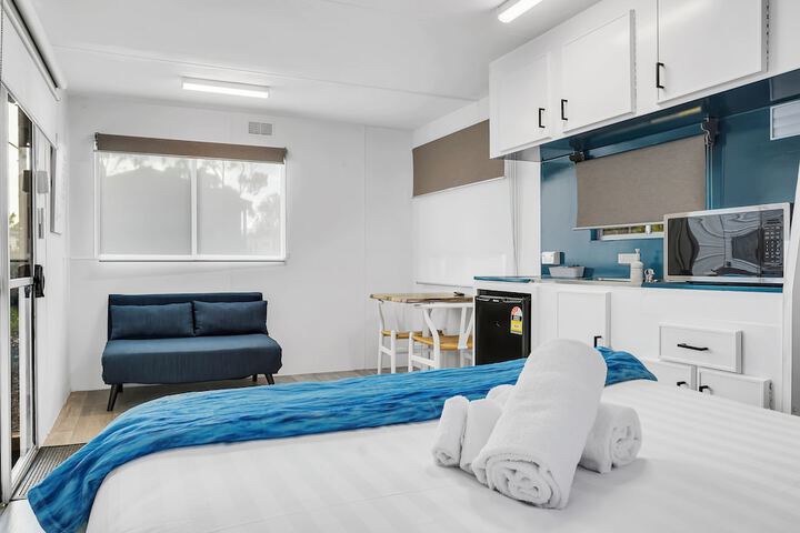 Room 2 of 176
