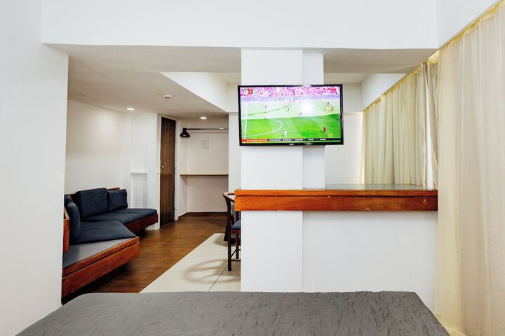 Room 17 of 36