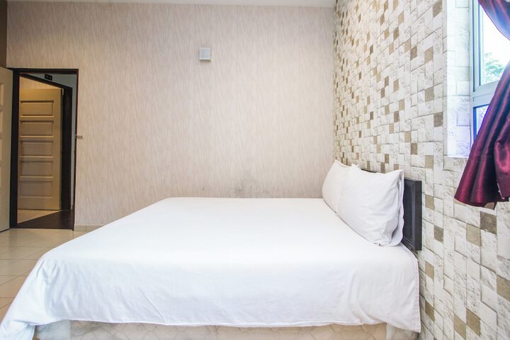 Room 9 of 39
