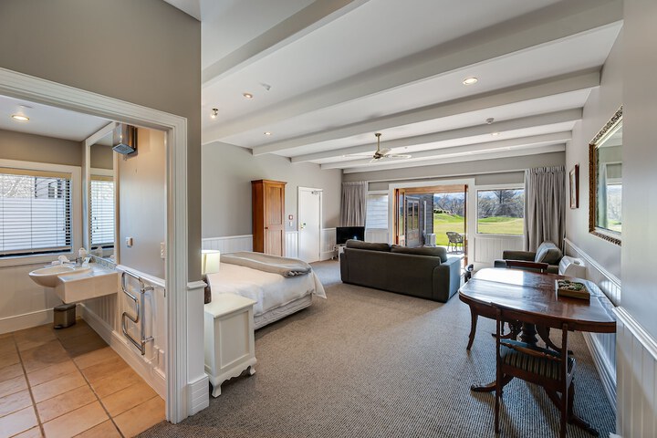 Room 12 of 44