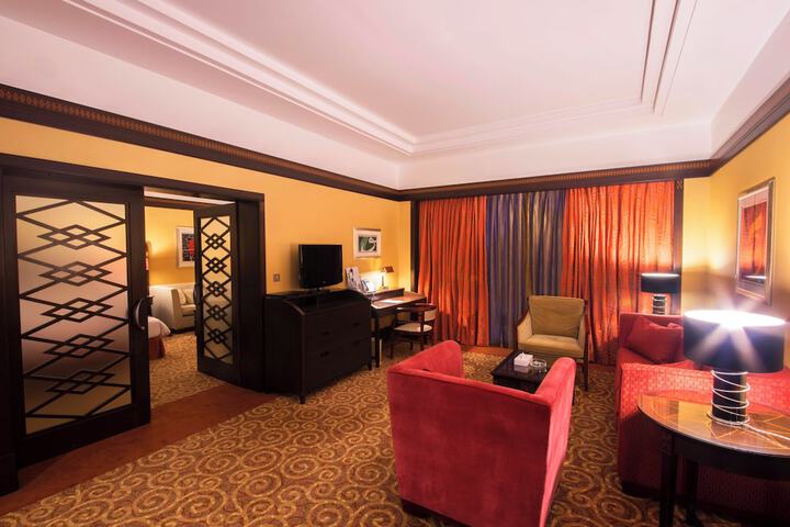Room 4 of 358