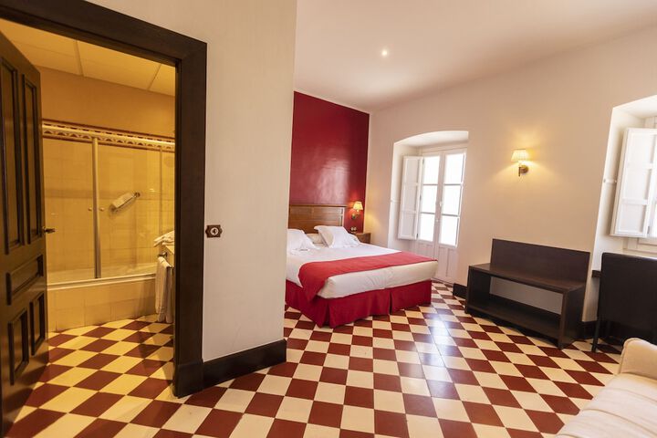 Room 14 of 36