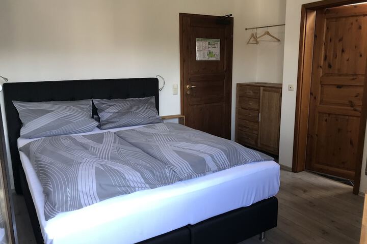 Room 10 of 27