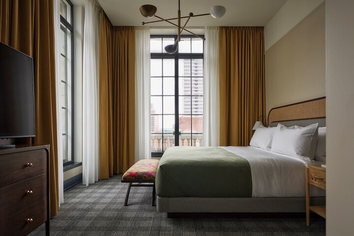 Room 33 of 190