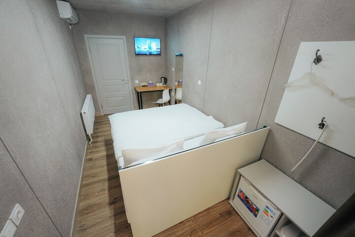 Room 6 of 22