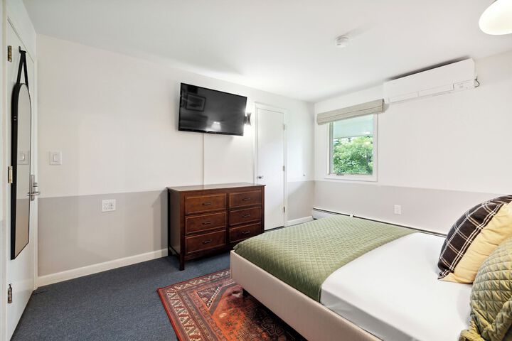 Room 9 of 35