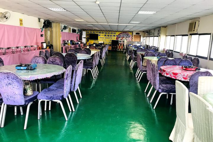 Dining 16 of 19