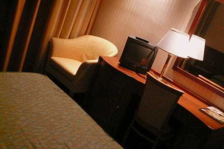 Room 5 of 8