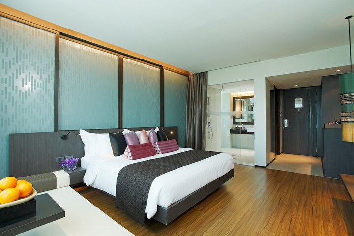 Room 8 of 94
