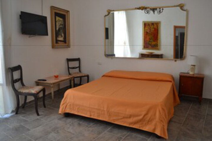 Room 5 of 15