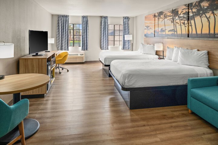 1 Queen Bed (11 of 15)