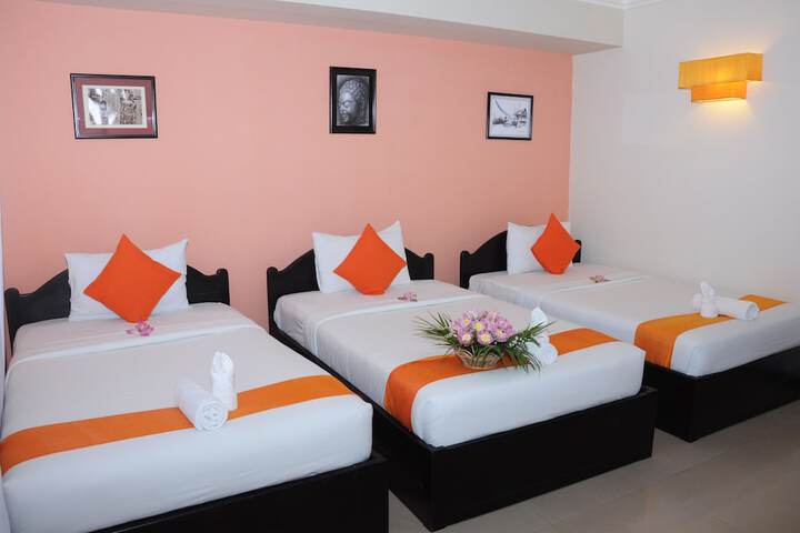 Room 12 of 160