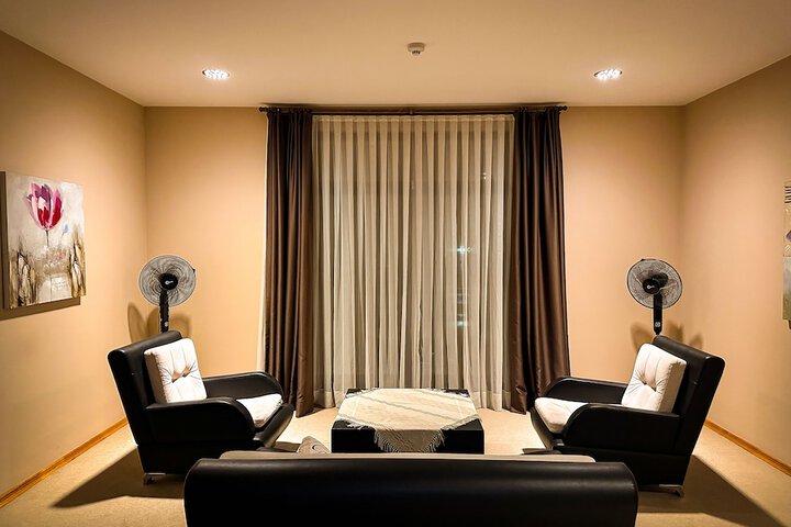 Room 8 of 18