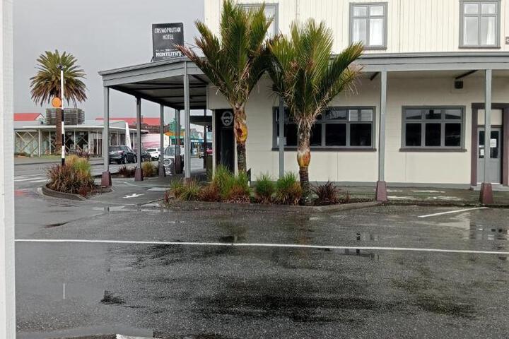Exterior of Cosmopolitan Hotel pub, restaurant and gaming room