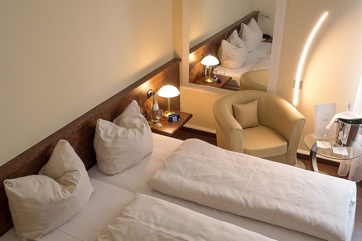 Room 3 of 33