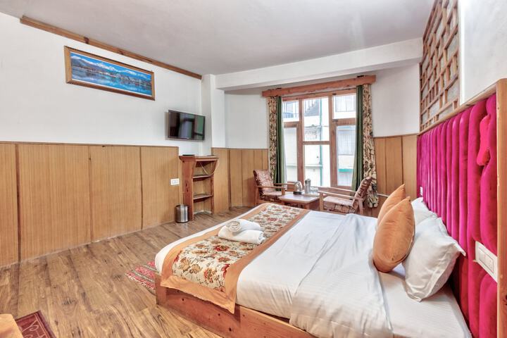 Room 5 of 20