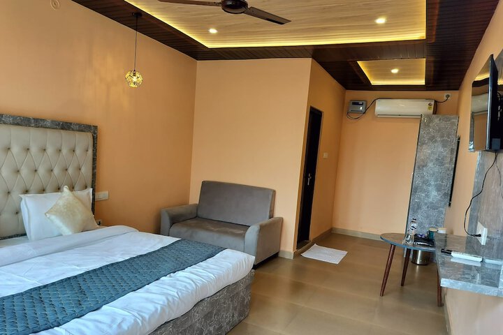 Room 10 of 25