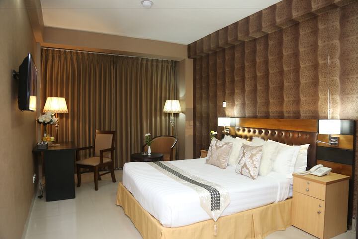Room 11 of 31