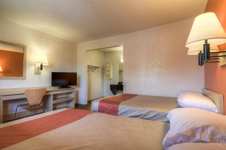 Room 6 of 24