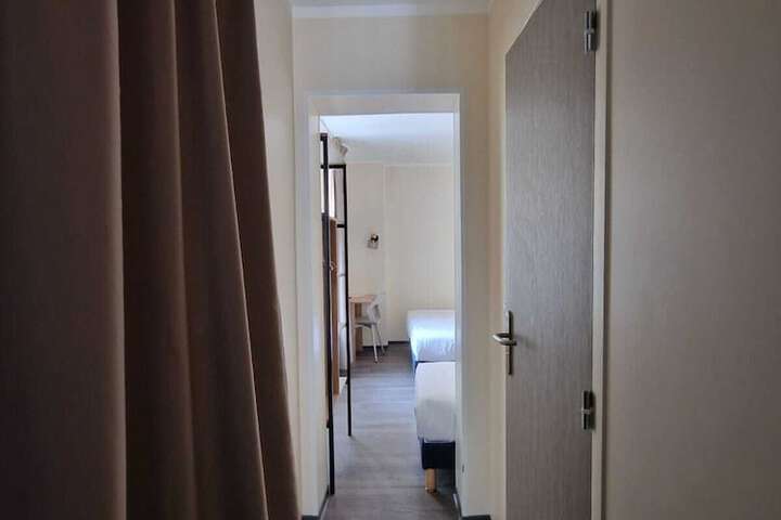 Room 13 of 26