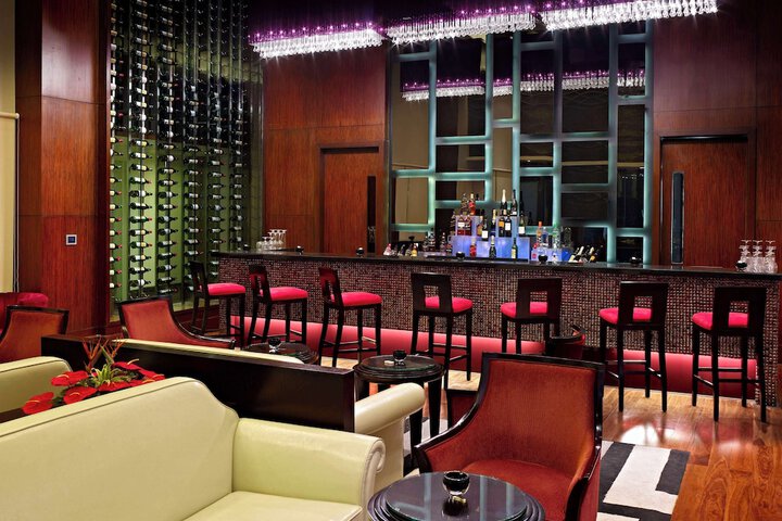 Lounge 57 of 112
