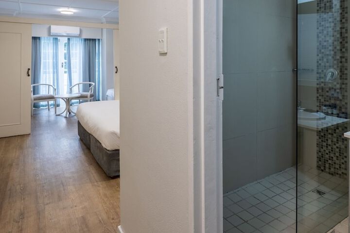 Room 90 of 199