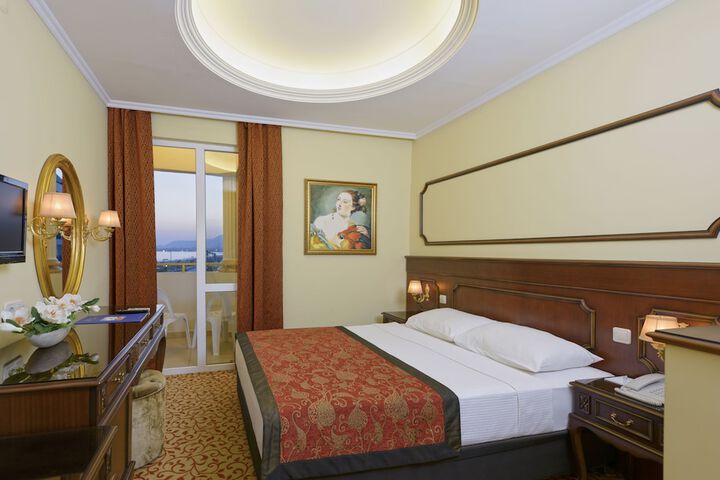 Room 7 of 120